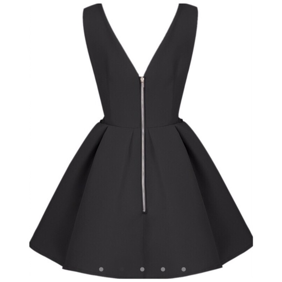 Backless Midriff Flare Black Dress - Picture 2 of 8